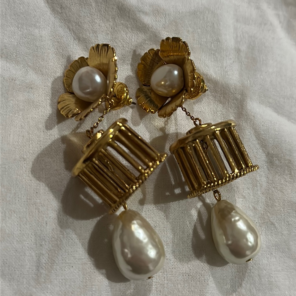 Oscar De La Renta Earrings 450$